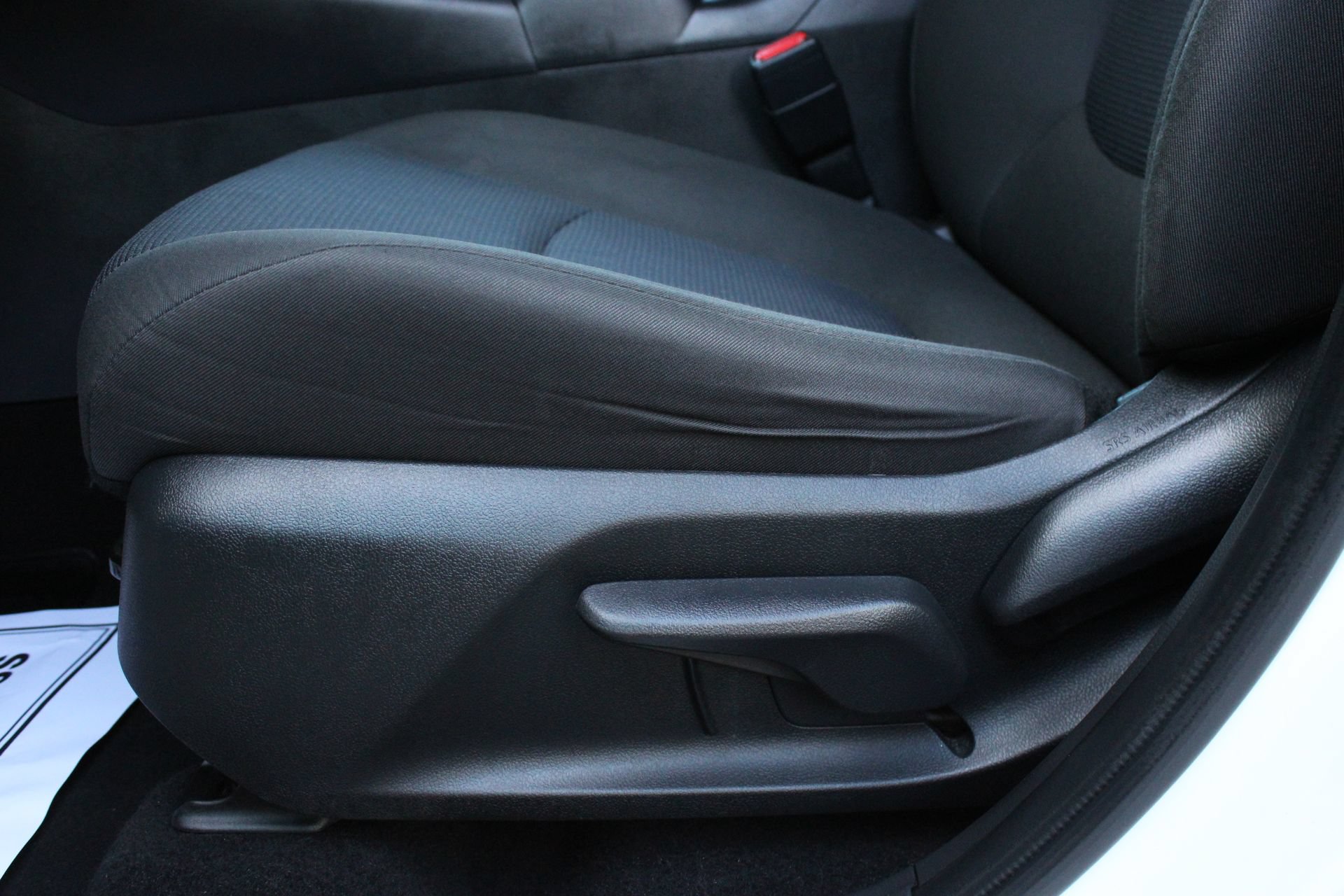 Used 2023 Toyota RAV4 LE FWD image 10