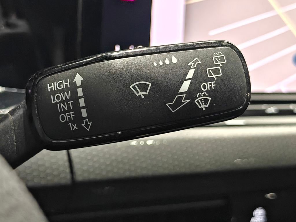 Used 2022 Volkswagen GTI SE image 55