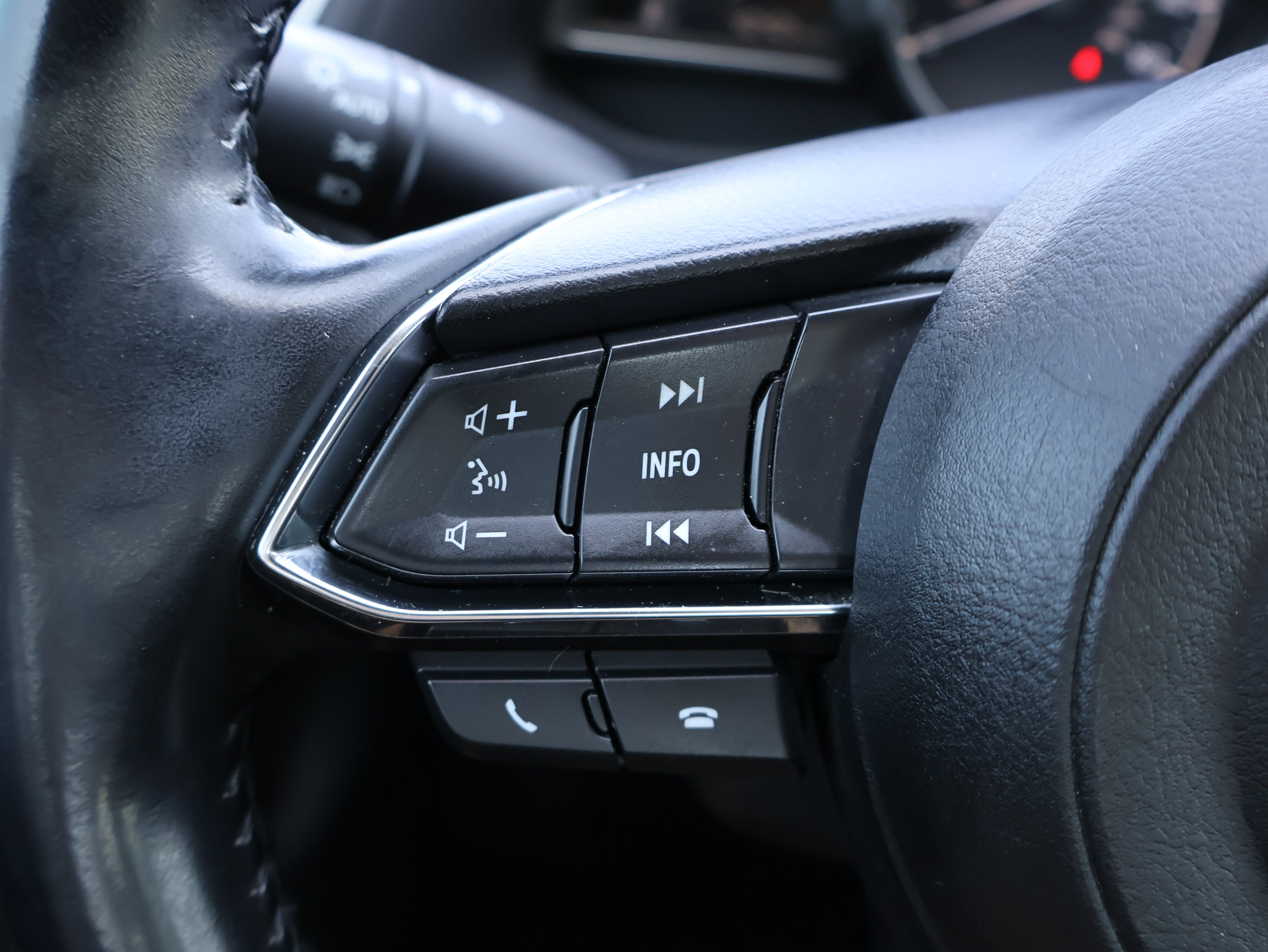 Used 2018 MAZDA MAZDA3 Touring FWD image 30
