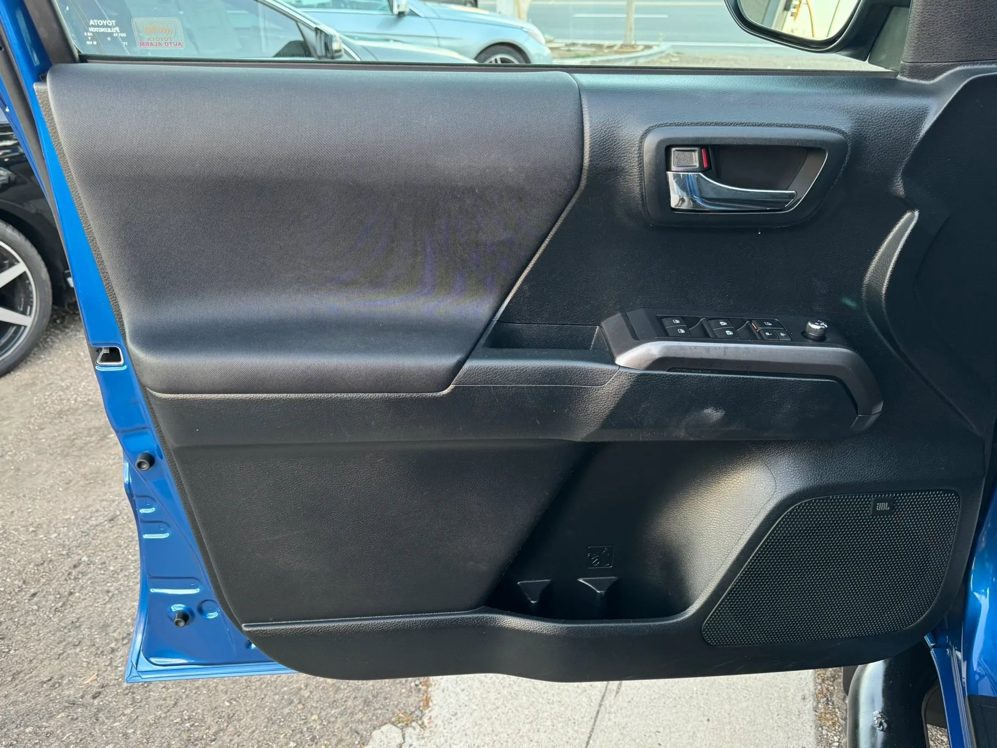 Used 2016 Toyota Tacoma TRD Sport RWD image 32