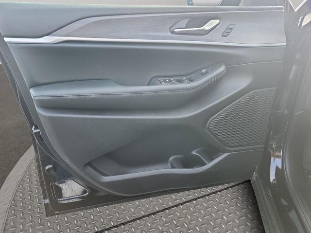 New 2025 Jeep Grand Cherokee L Limited w/ Luxury Tech Group II image 12