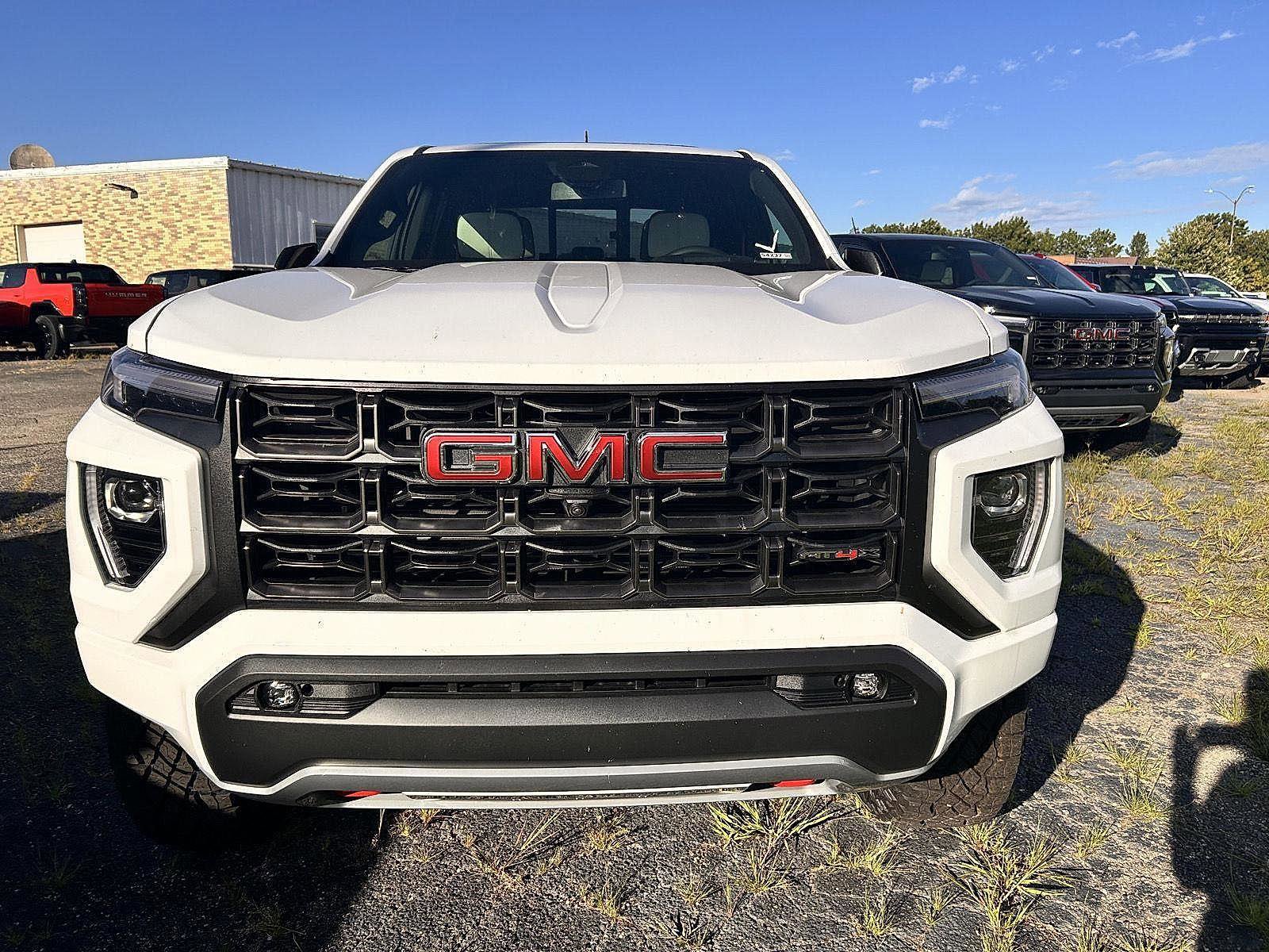 New 2025 GMC Canyon AT4 w/ AT4X Package image 3