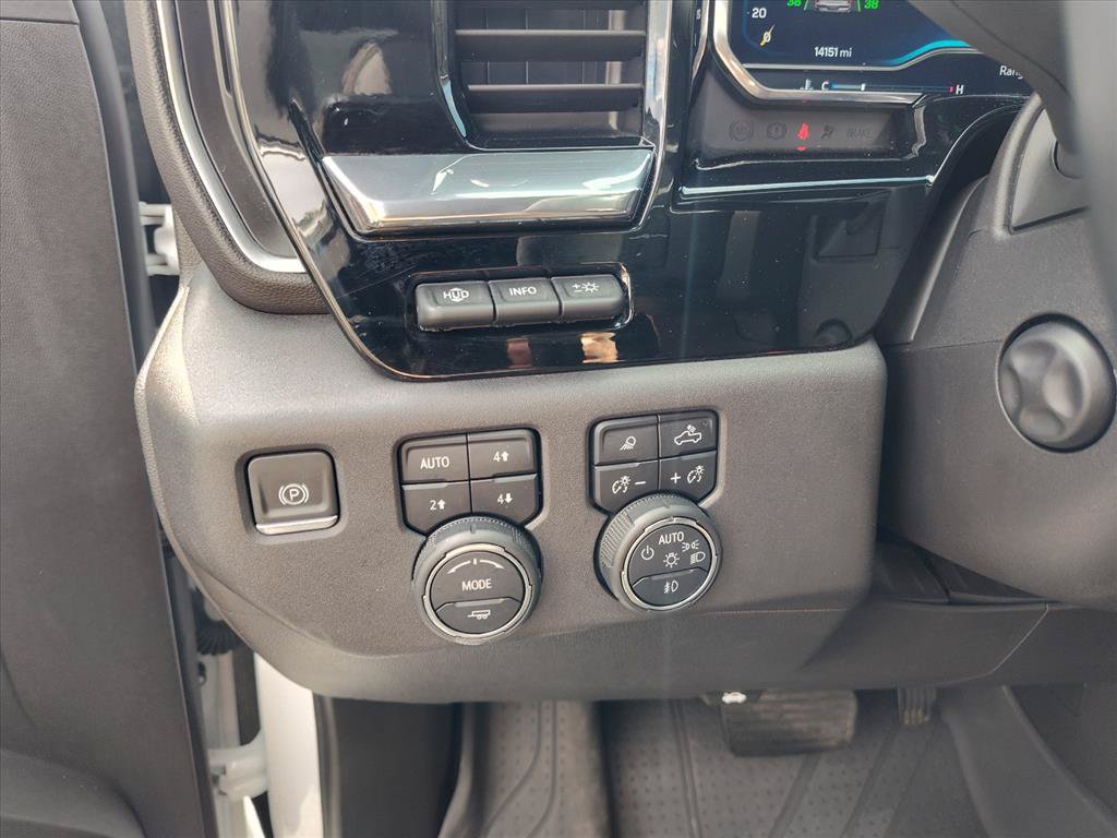 Used 2024 Chevrolet Silverado 1500 High Country w/ High Country Premium Package AWD/4WD image 13