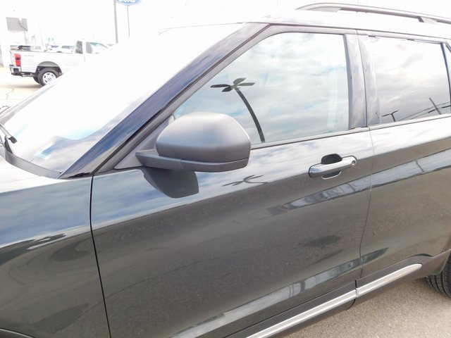 Used 2023 Ford Explorer XLT image 11