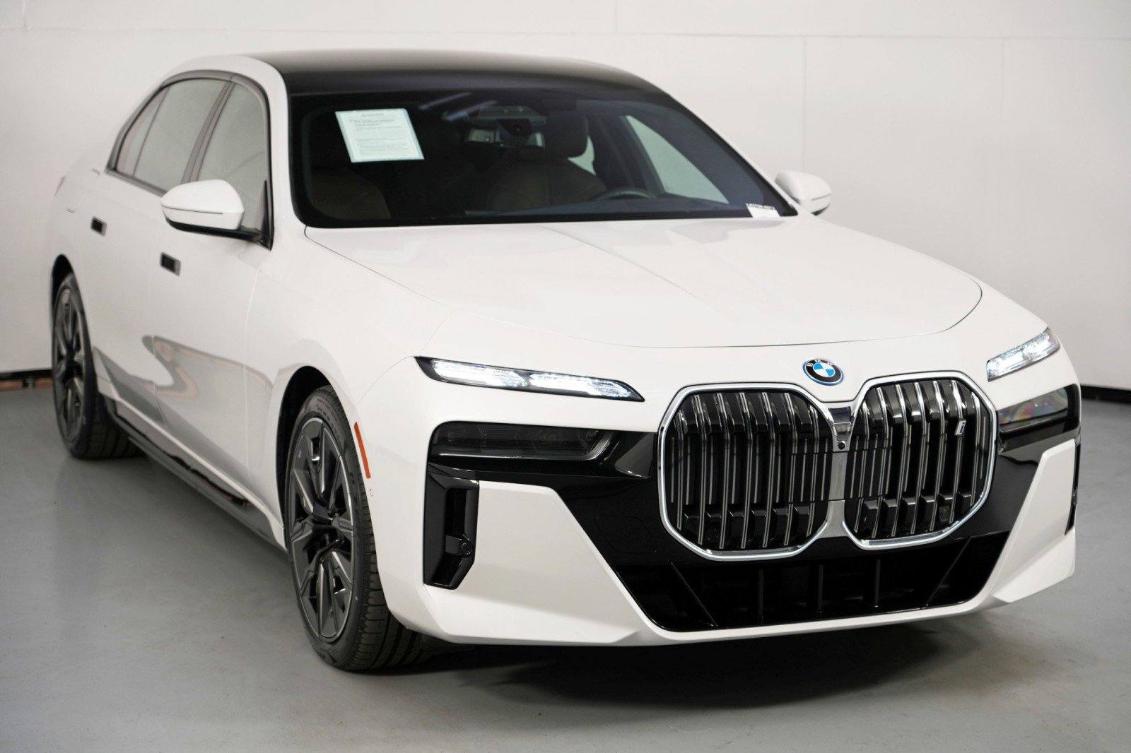 Used 2023 BMW i7 xDrive60 w/ Executive Package 2 image 65
