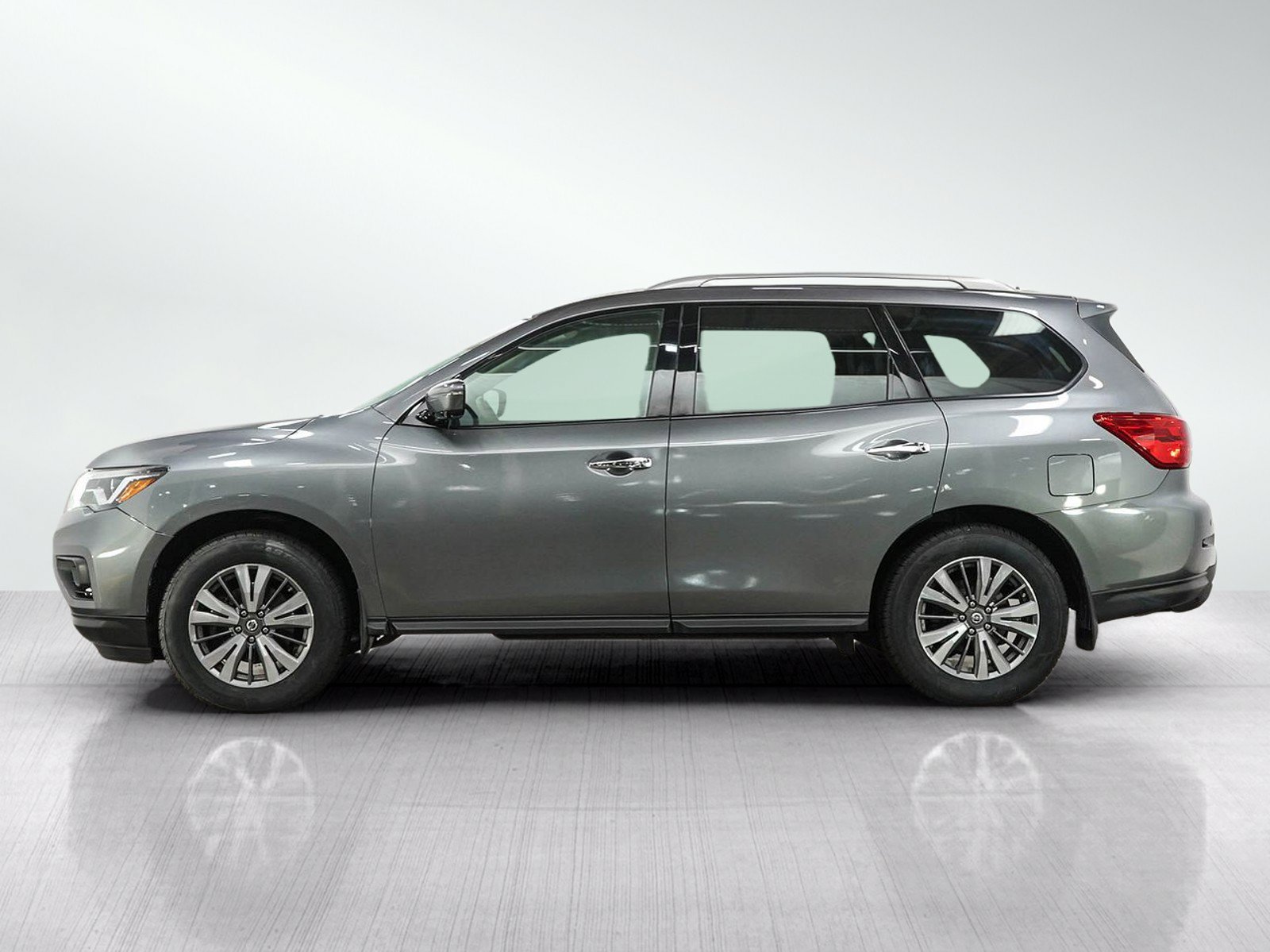 Used 2017 Nissan Pathfinder SL w/ SL Tech Package AWD/4WD image 2