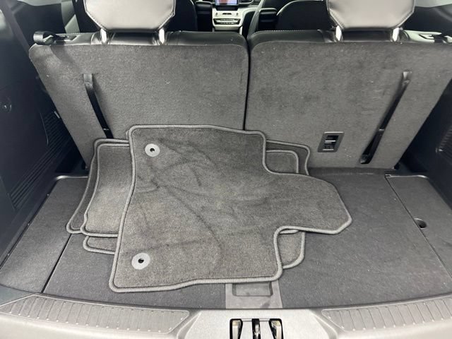Used 2023 Ford Explorer XLT w/ Equipment Group 202A AWD/4WD image 9