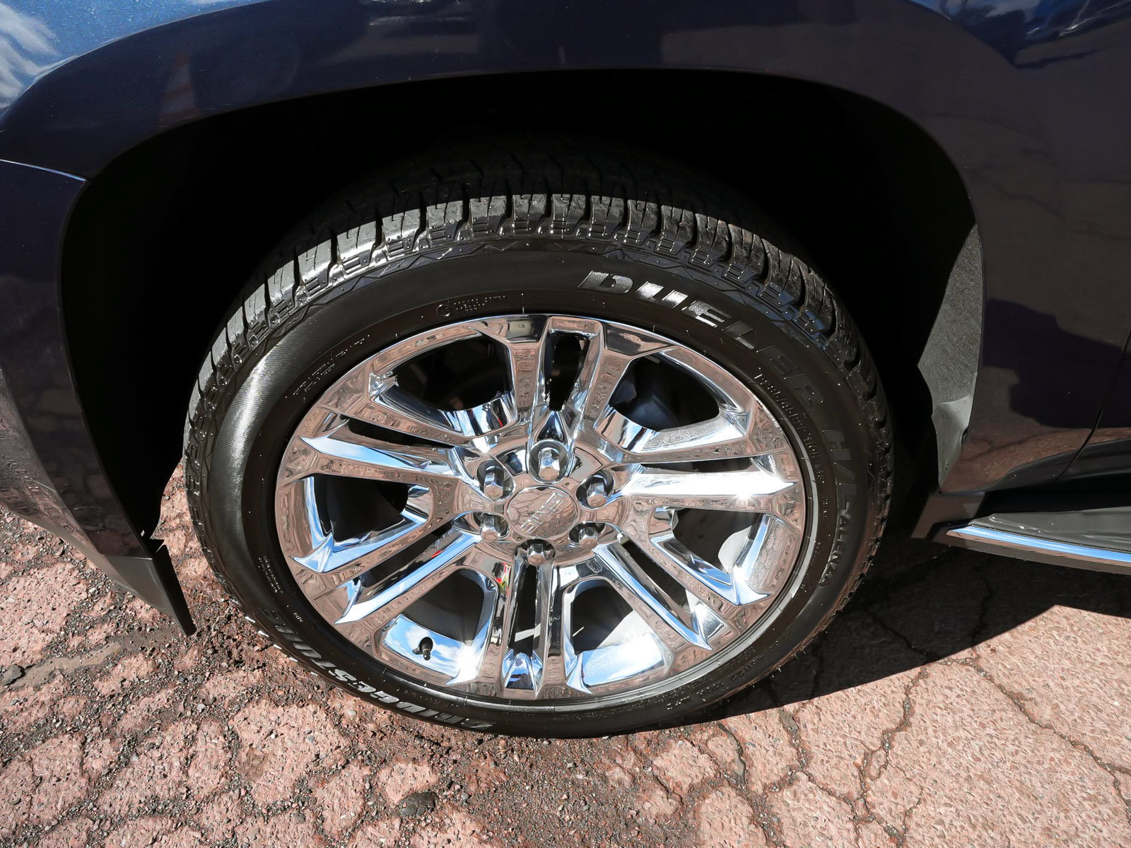 Used 2018 GMC Yukon XL SLT w/ Premium Edition AWD/4WD image 10