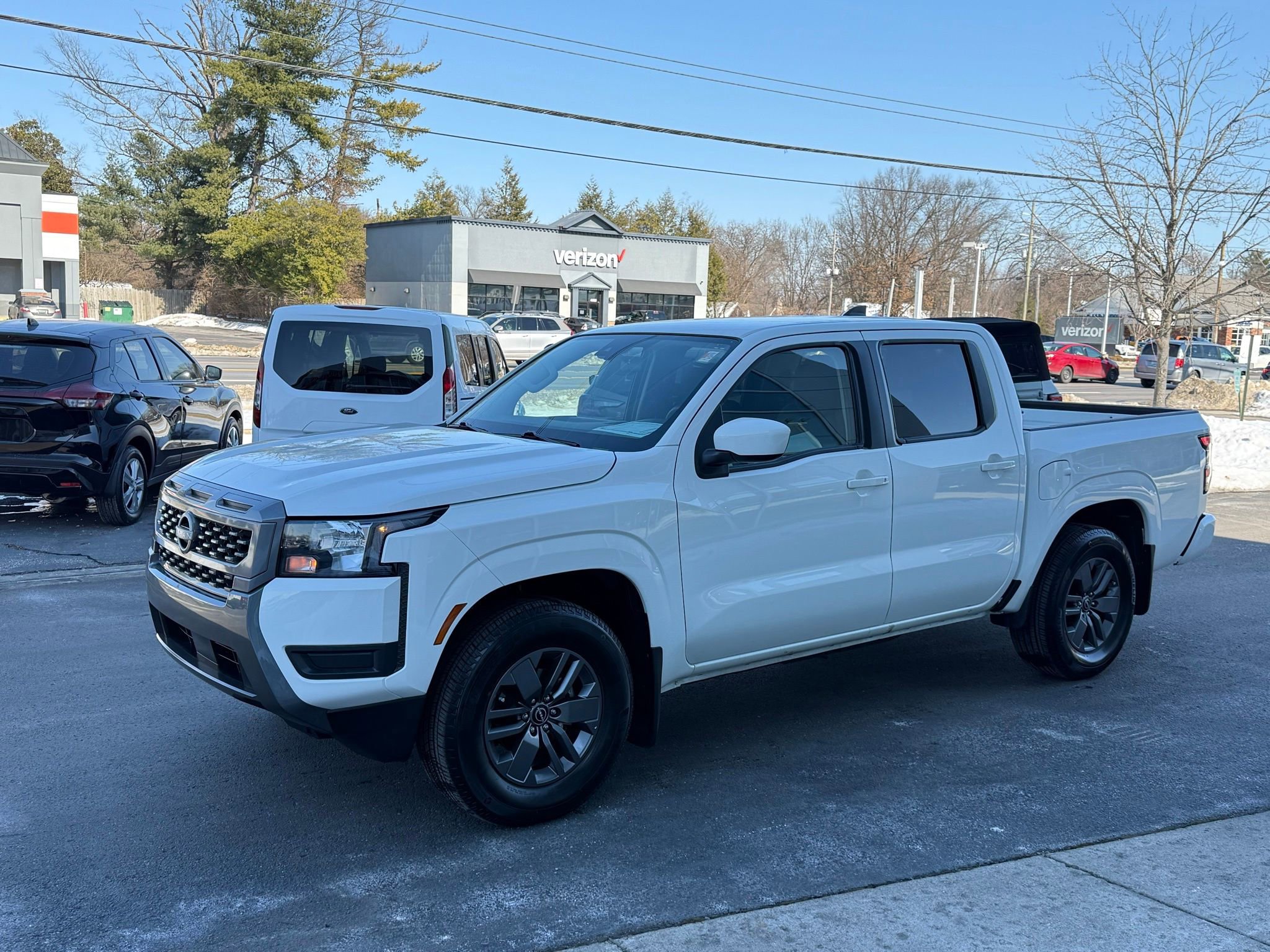 Used 2025 Nissan Frontier SV image 2