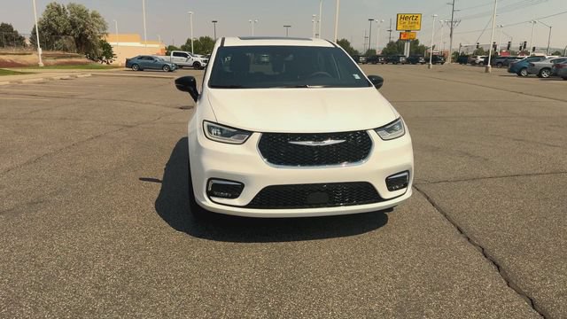 Used 2026 Chrysler Pacifica Limited AWD/4WD image 3