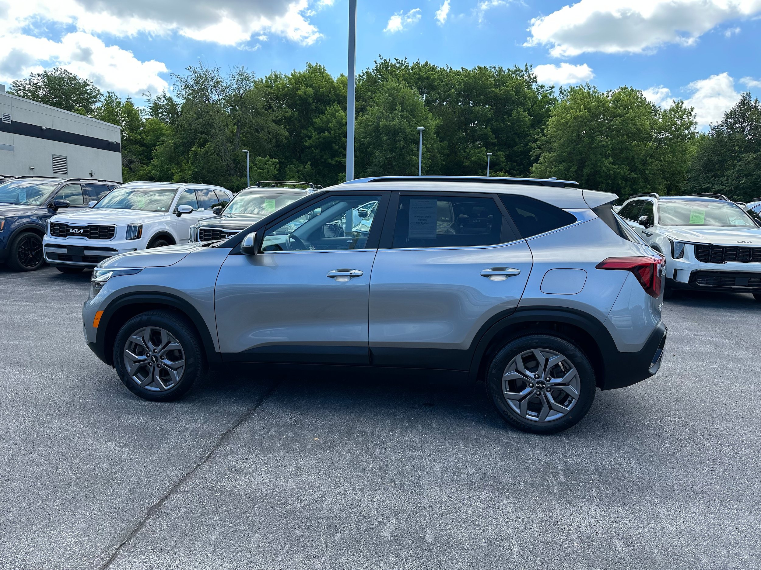 Used 2024 Kia Seltos S AWD/4WD image 8
