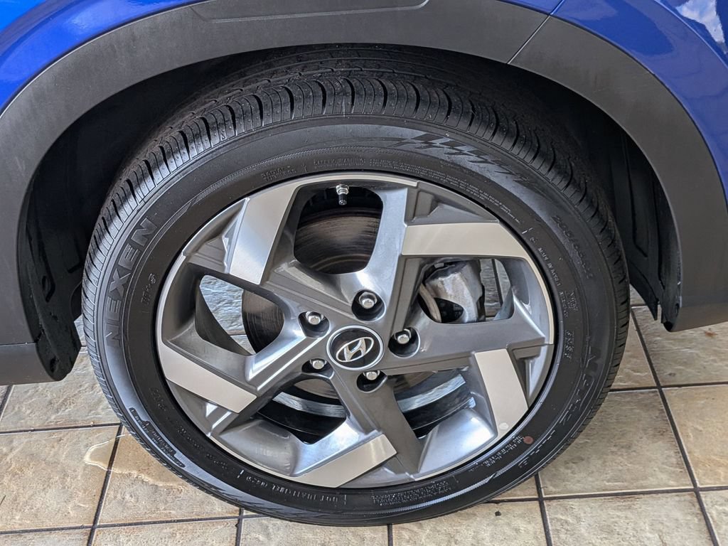 Used 2025 Hyundai Venue SEL FWD image 34