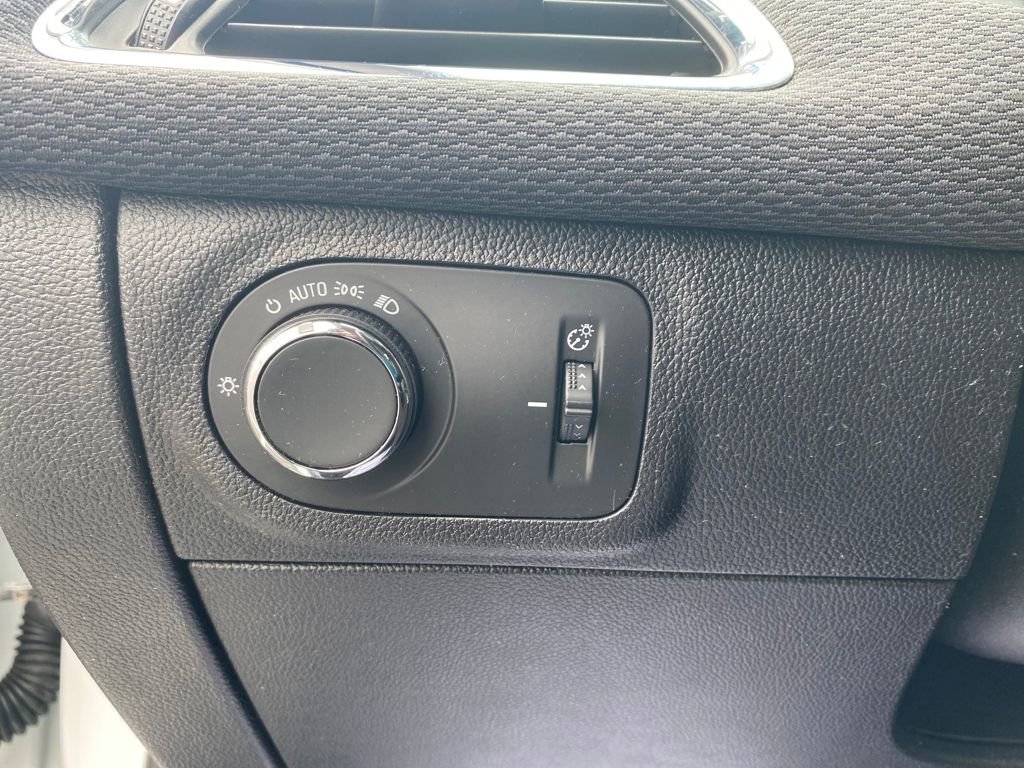 Used 2018 Chevrolet Cruze LT image 29