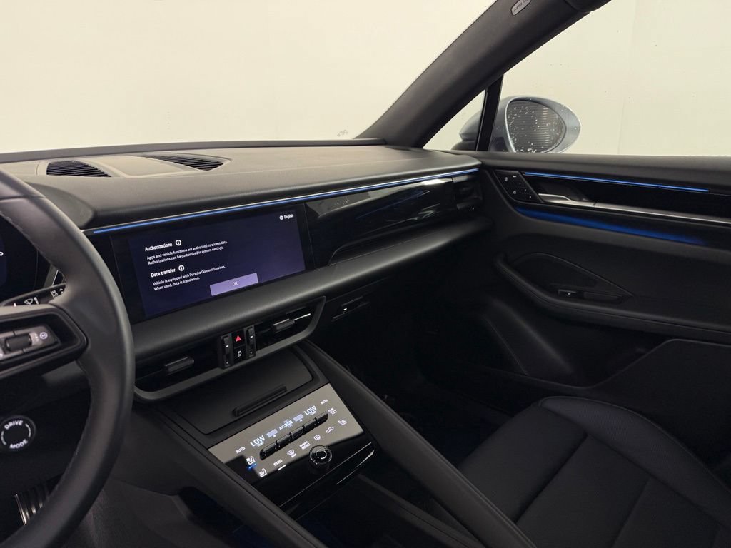 Certified 2025 Porsche Macan 4S Electric AWD/4WD image 22