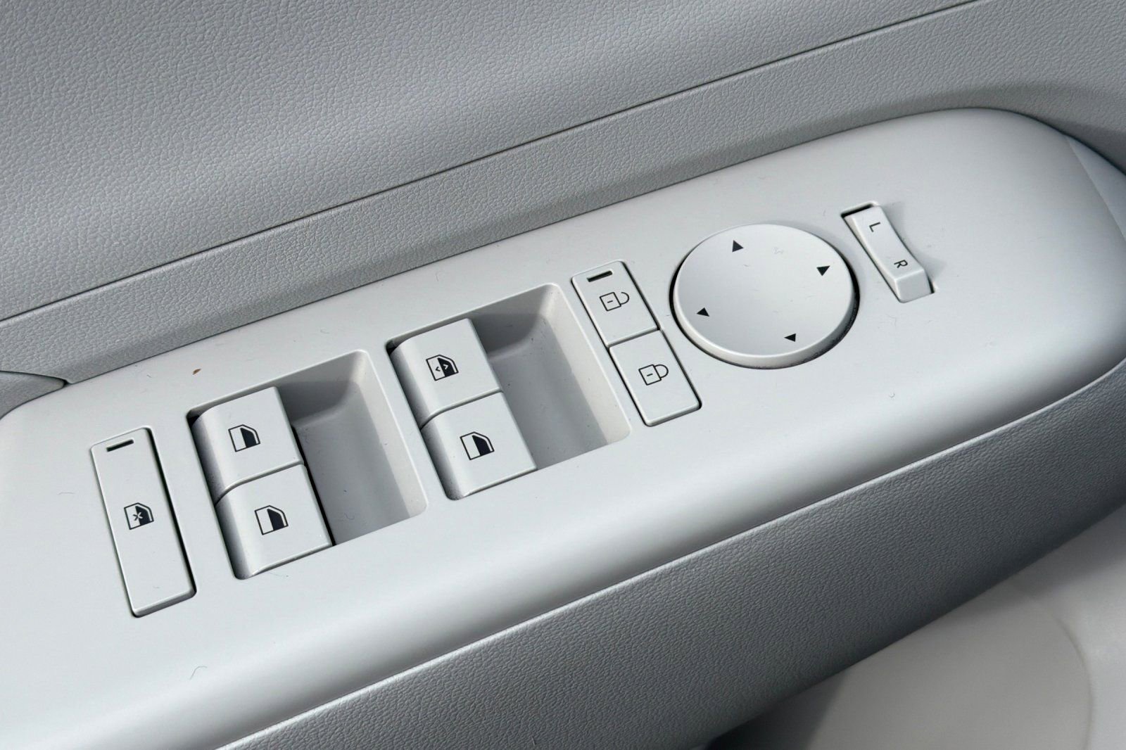 Used 2024 Hyundai Kona SEL image 11