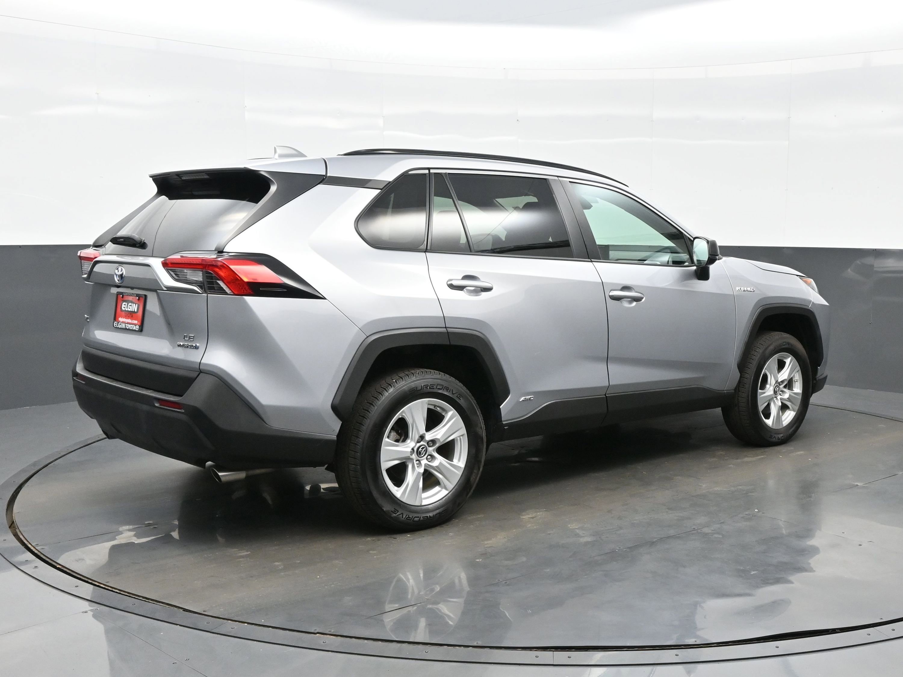 Used 2021 Toyota RAV4 LE image 6