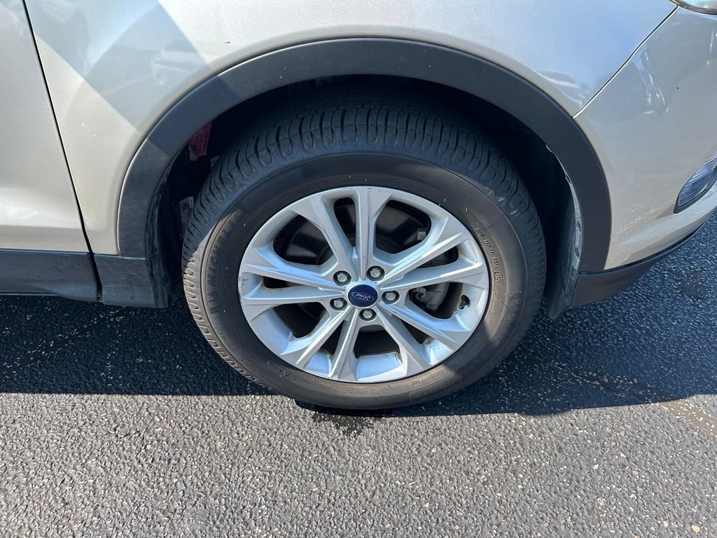 Used 2018 Ford Escape SE w/ SE Sync 3 Package AWD/4WD image 3