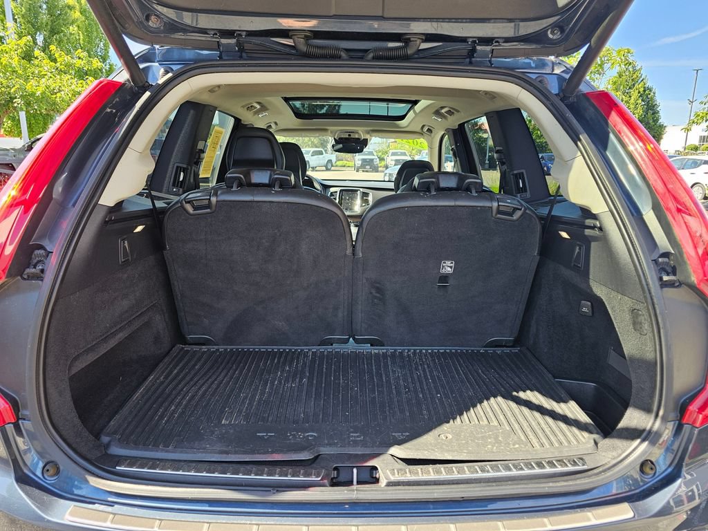 Used 2021 Volvo XC90 T6 Momentum AWD/4WD image 11