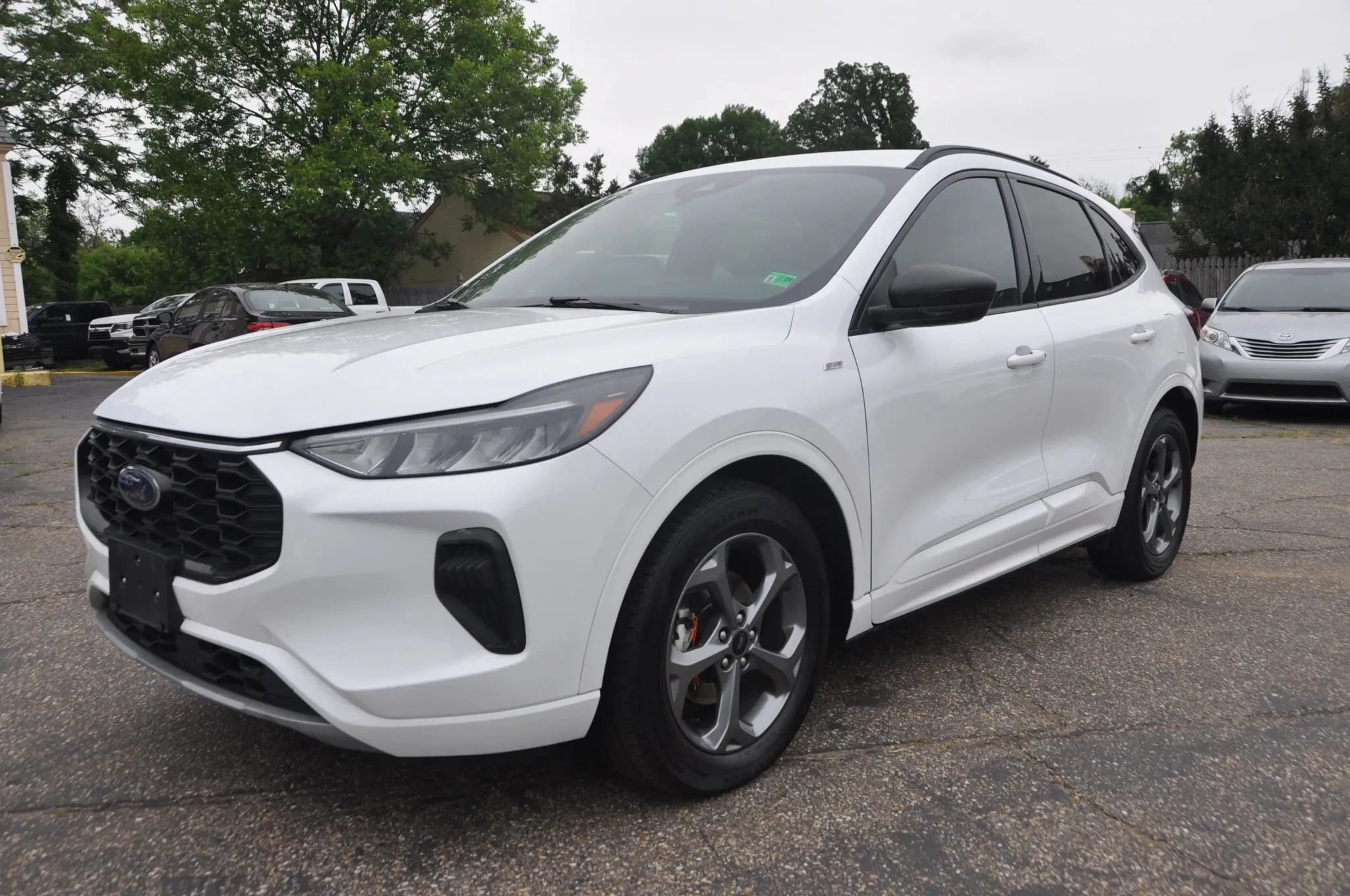 Used 2023 Ford Escape ST-Line FWD image 2