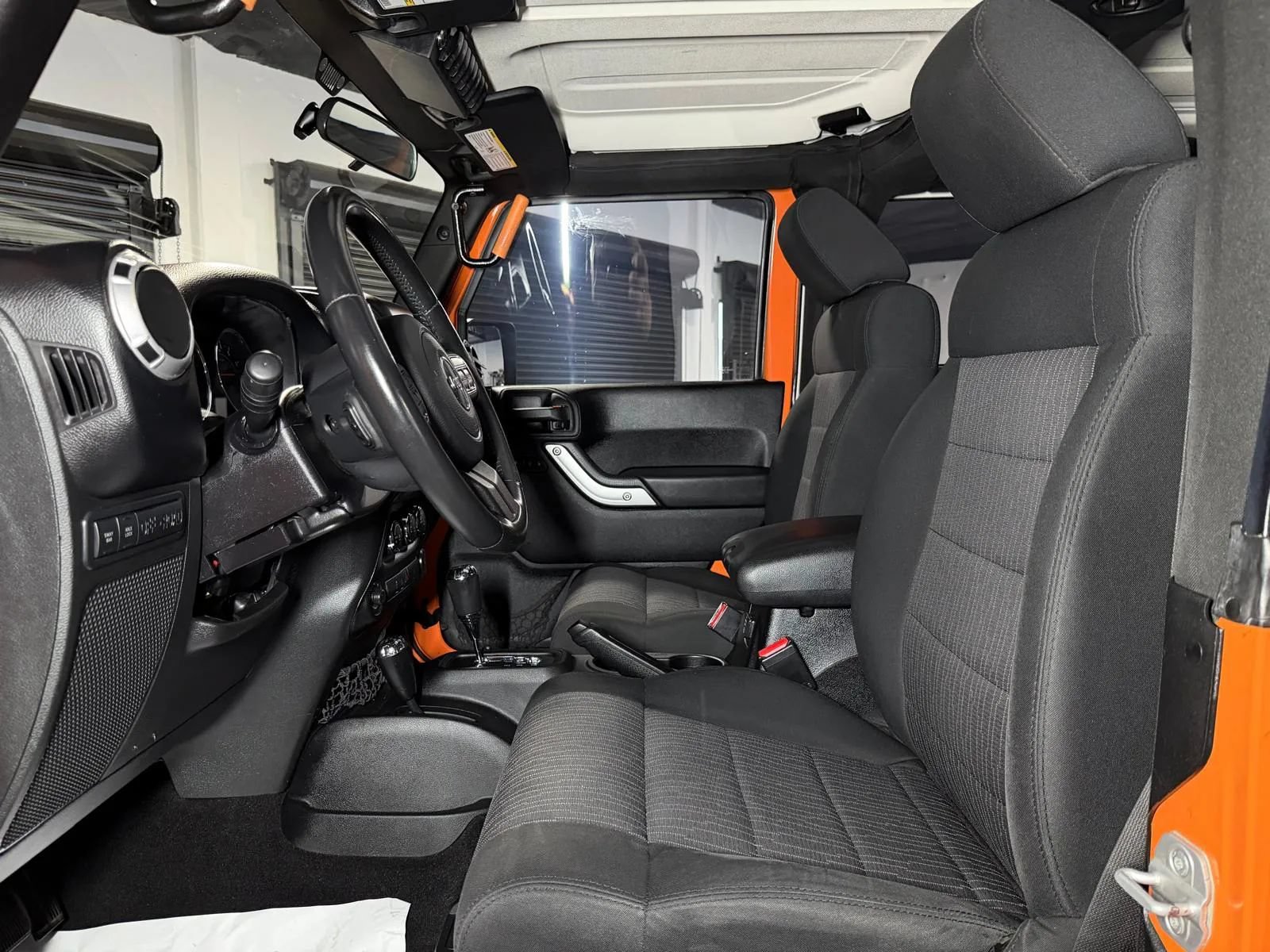 Used 2012 Jeep Wrangler Rubicon w/ PWR Convenience Group AWD/4WD image 23