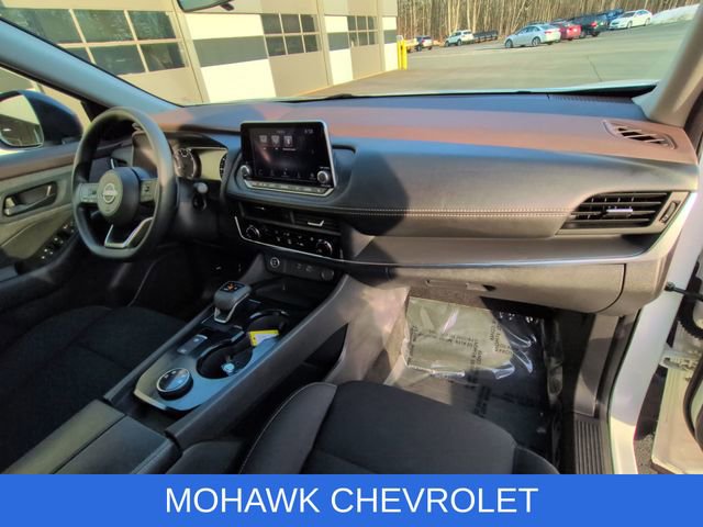 Used 2023 Nissan Rogue S image 28