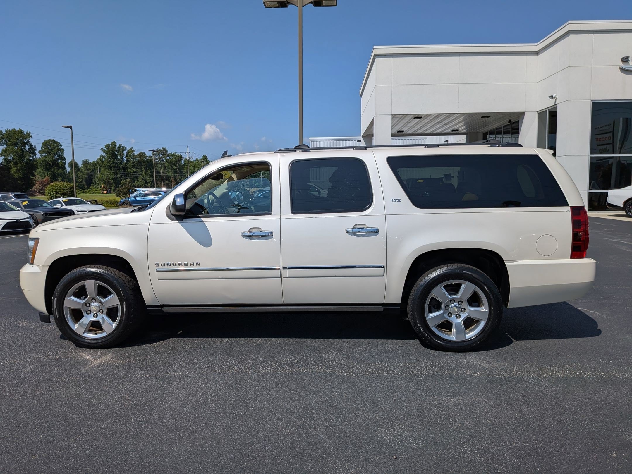 Used 2014 Chevrolet Suburban LTZ AWD/4WD image 8