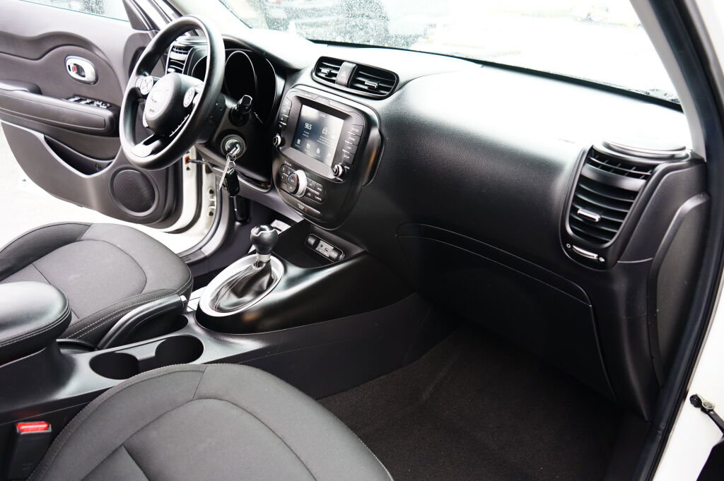 Used 2018 Kia Soul + image 14