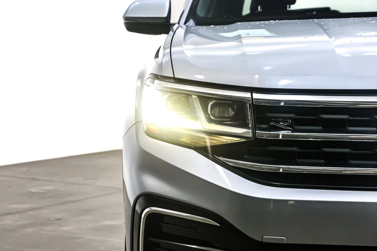 Used 2021 Volkswagen Atlas Cross Sport SE w/ V6 Towing Package image 14