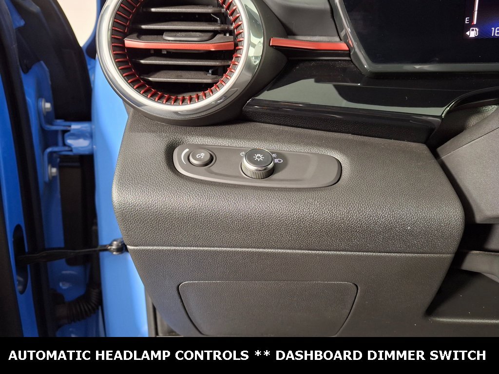 Used 2024 Chevrolet Trax RS w/ Sunroof Package image 15