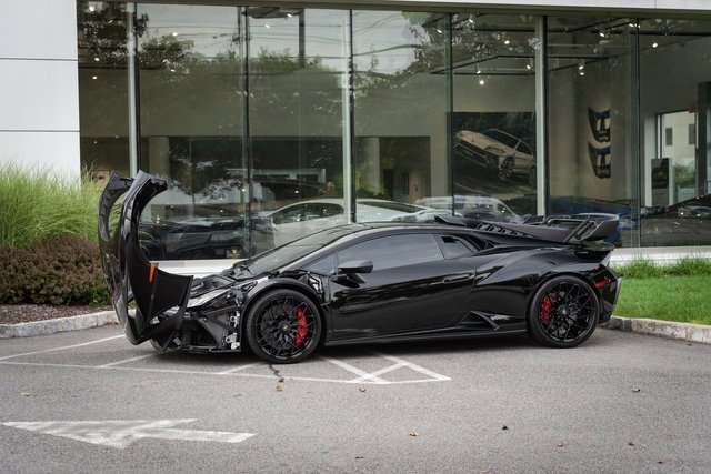 Used 2022 Lamborghini Huracan STO image 16