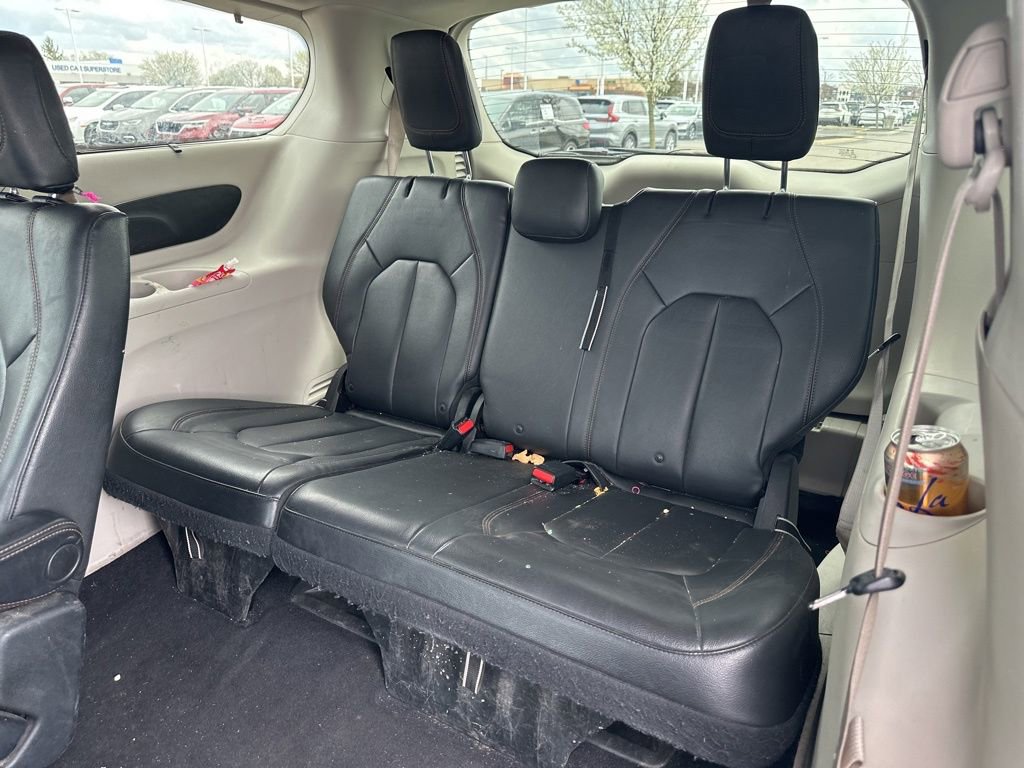Used 2017 Chrysler Pacifica Touring-L image 13