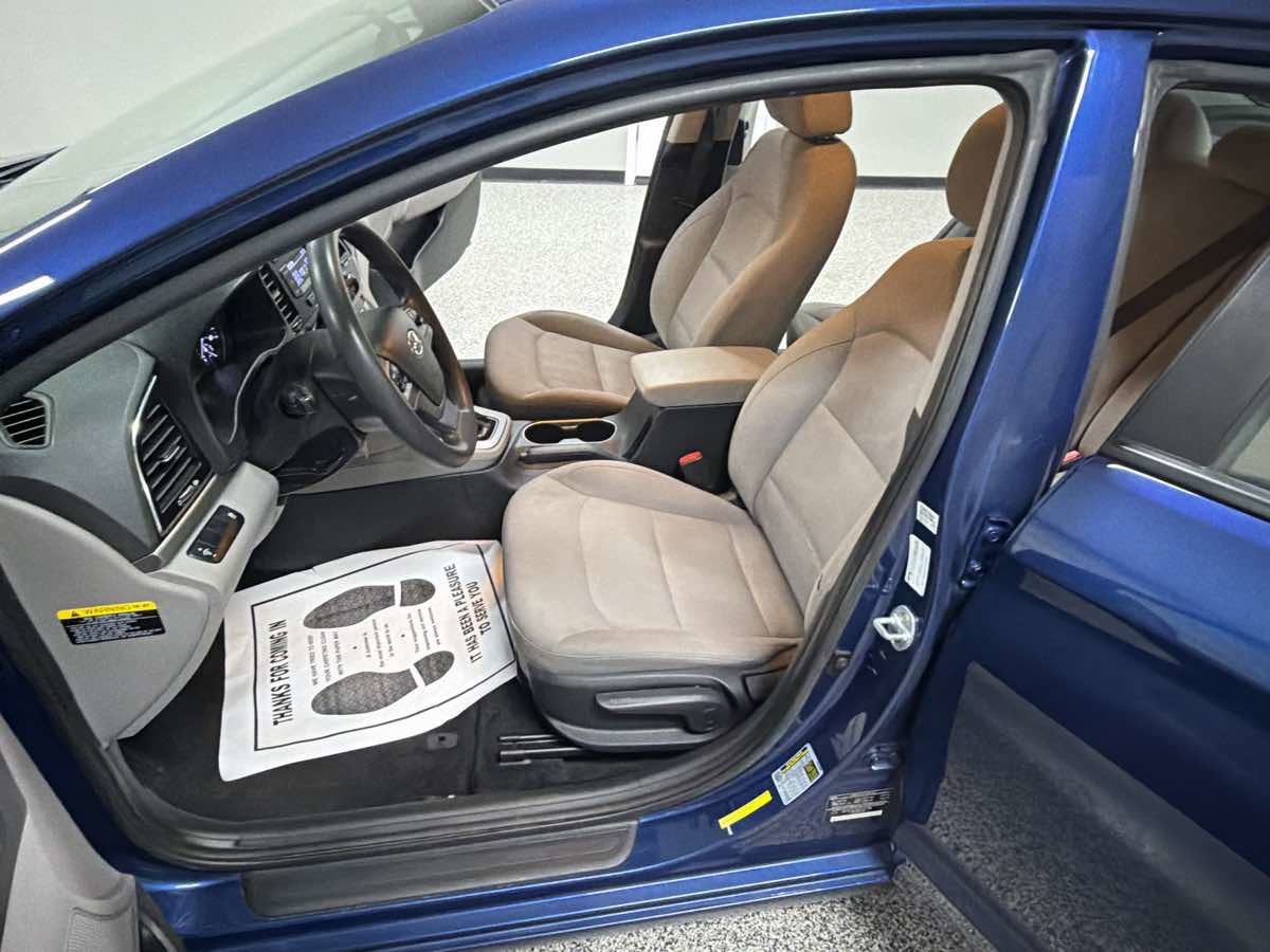 Used 2017 Hyundai Elantra SE FWD image 11