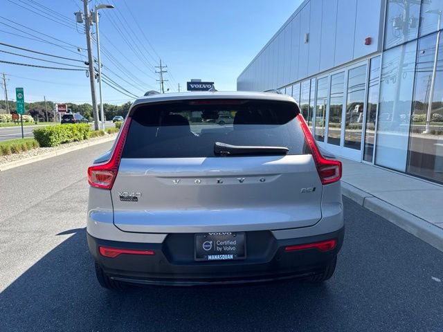 Certified 2025 Volvo XC40 B5 Plus AWD/4WD image 4