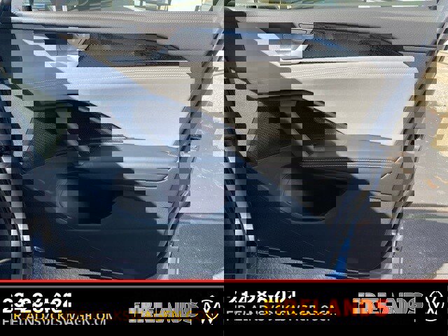 New 2025 Volkswagen Tiguan SE image 44