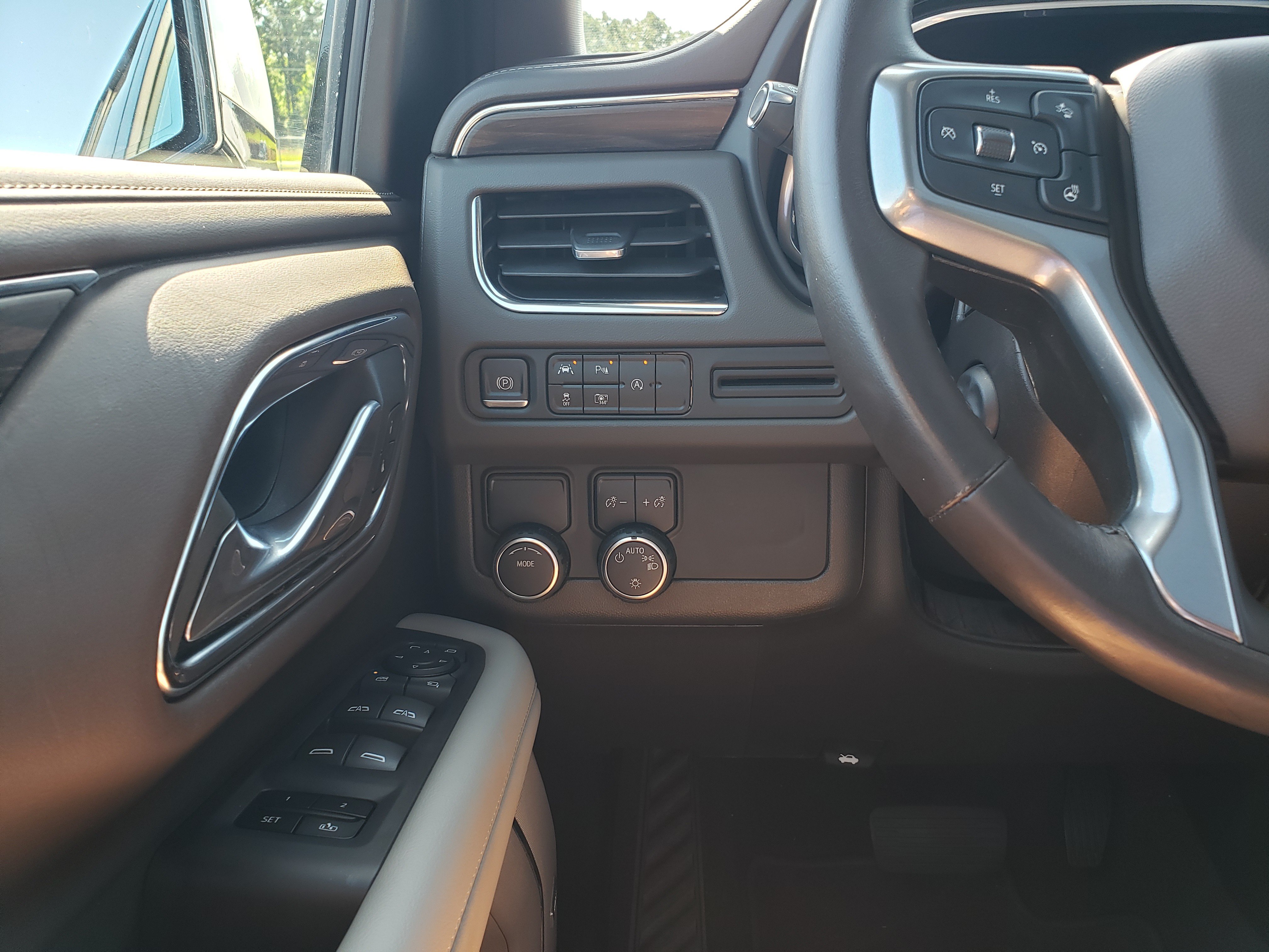 Used 2023 Chevrolet Tahoe LT w/ LT Signature Plus Package RWD image 16