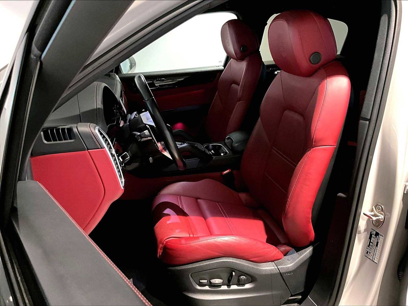 Used 2022 Porsche Cayenne S image 8