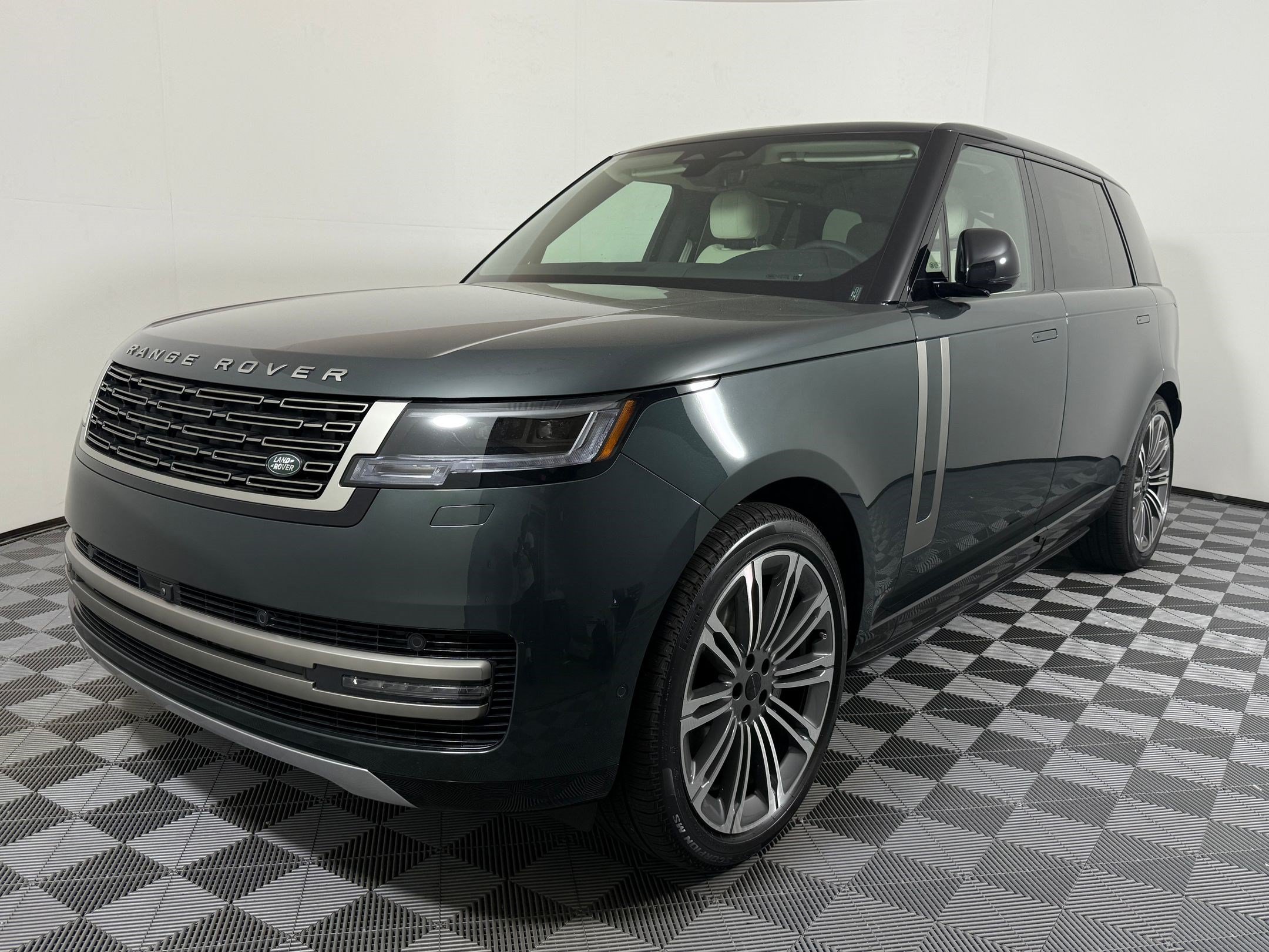 New 2026 Land Rover Range Rover Long Wheelbase SE AWD/4WD video 1