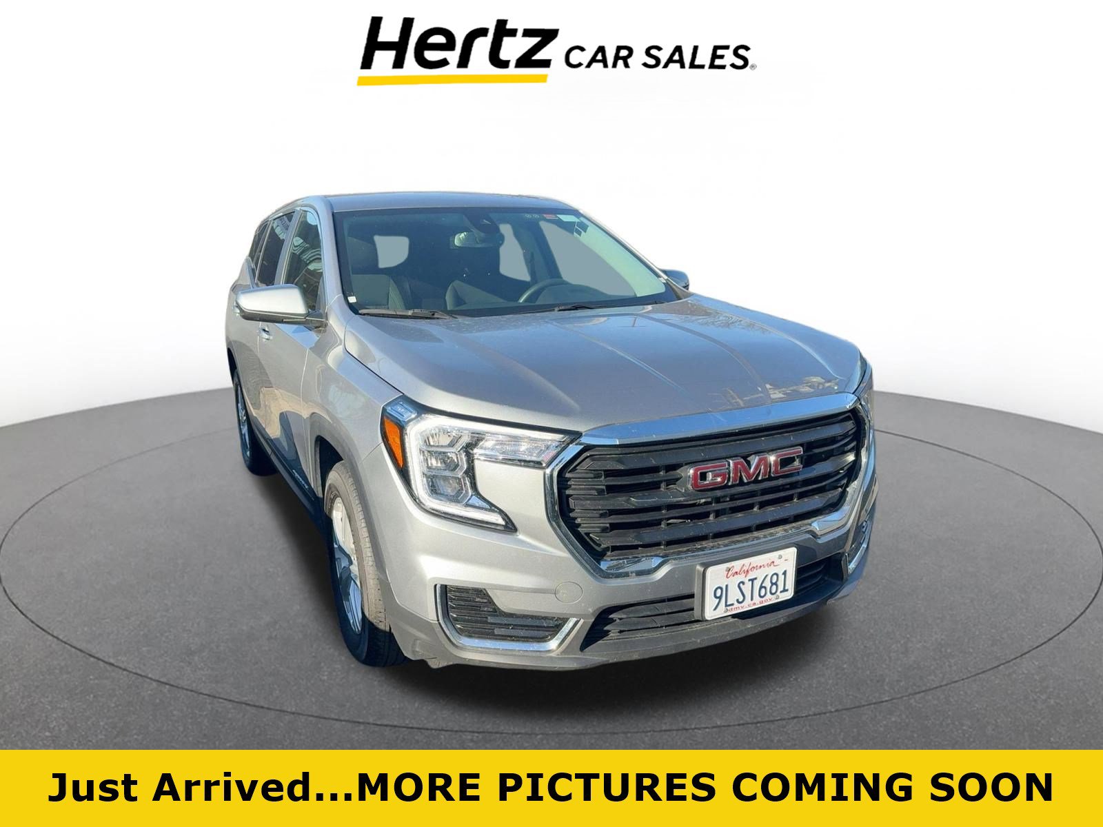 Used 2024 GMC Terrain SLE image 1