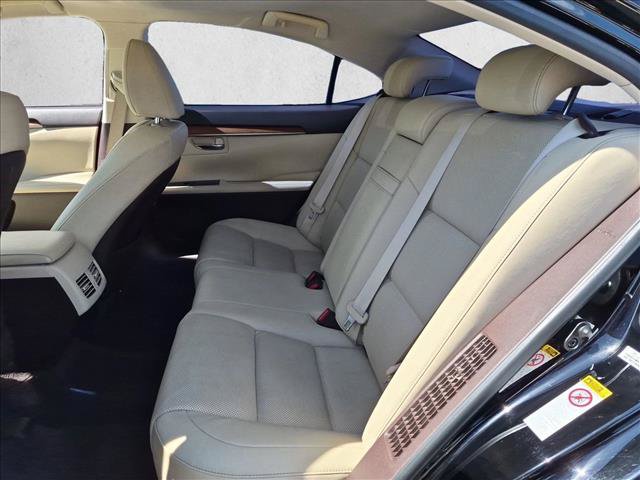 Used 2017 Lexus ES 300h w/ Navigation System Package FWD image 18