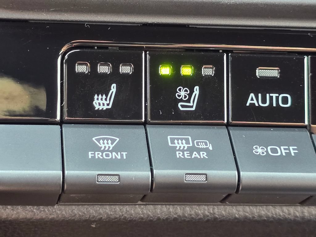 Used 2025 Toyota Crown Signia AWD/4WD image 27