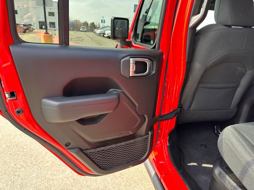 Used 2024 Jeep Wrangler Unlimited image 22