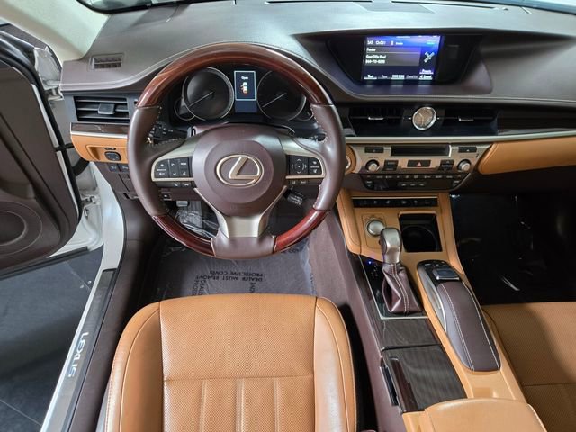 Used 2018 Lexus ES 350 w/ Luxury Package w/Wood Trim image 16
