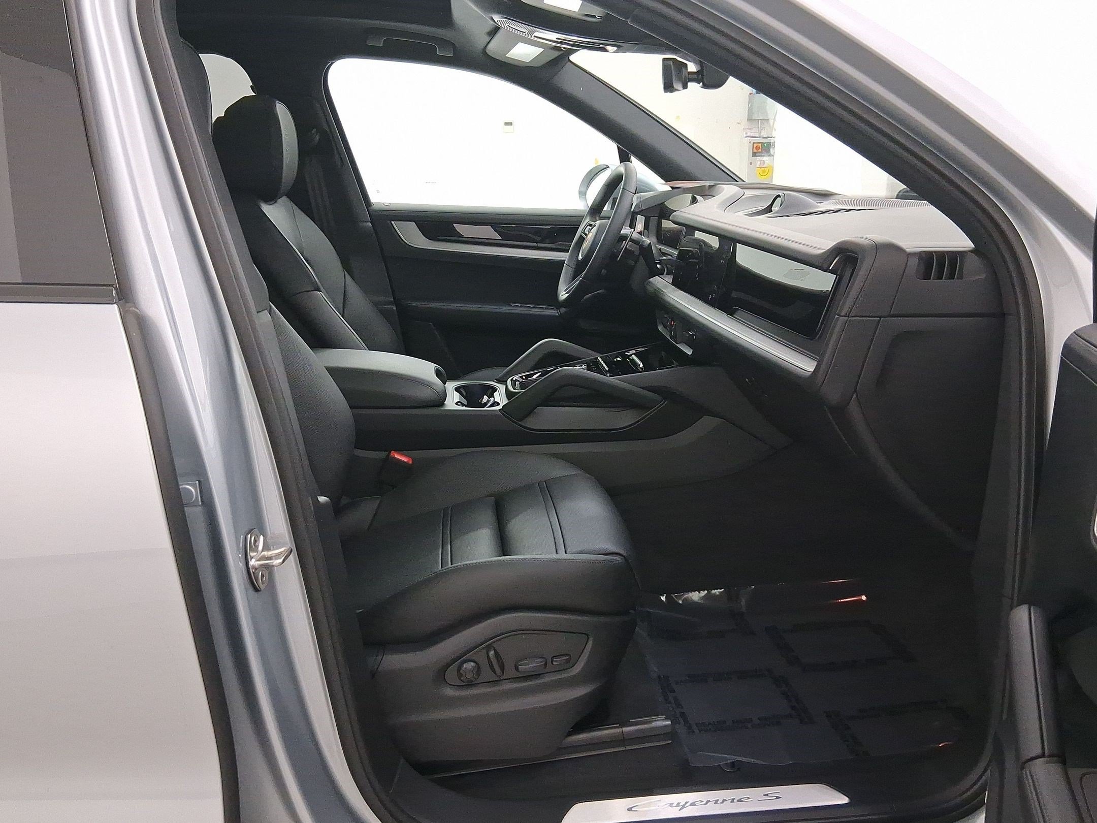 Used 2026 Porsche Cayenne S AWD/4WD image 34