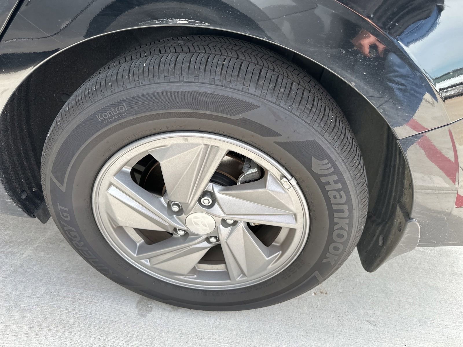 Used 2025 Hyundai Elantra SE FWD image 13