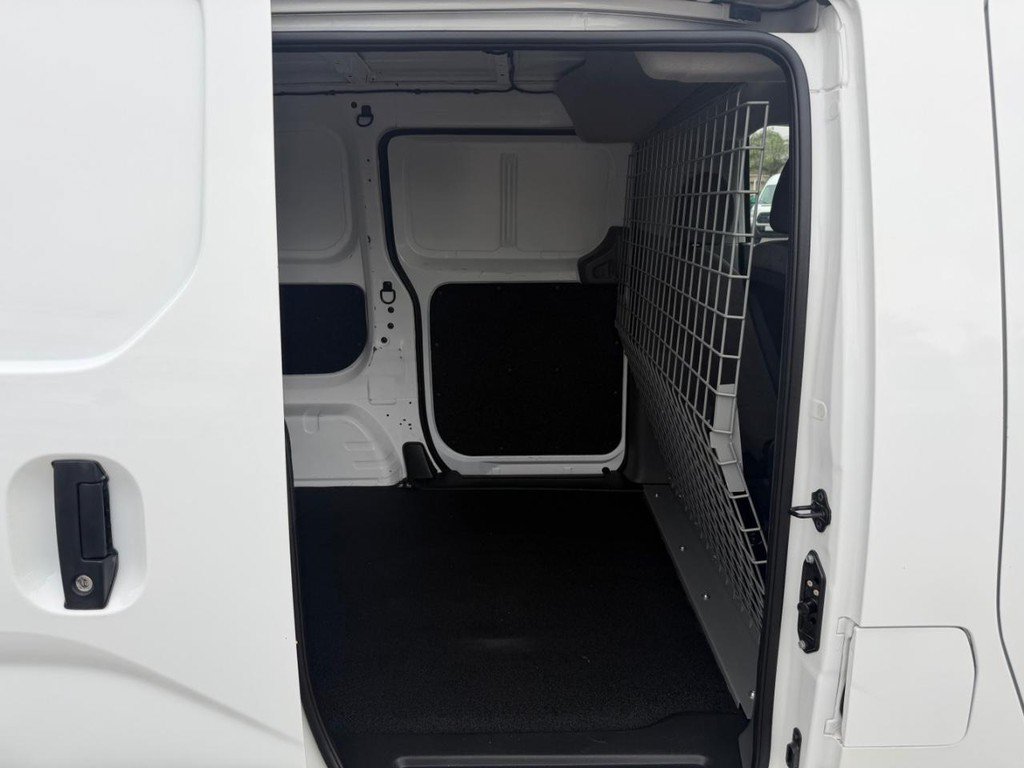 Used 2020 Nissan NV200 S FWD image 17