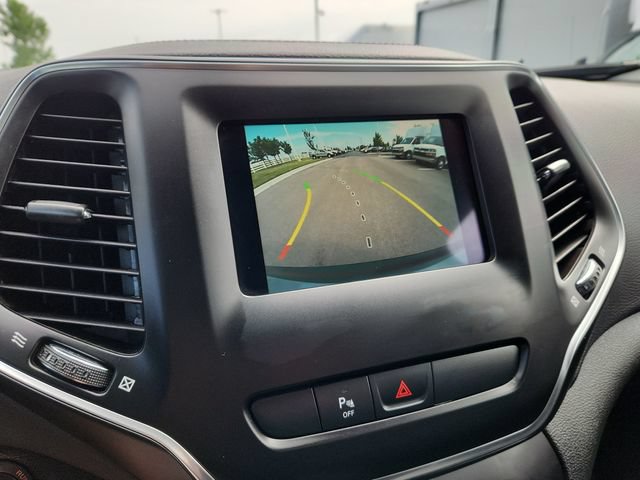 Used 2019 Jeep Cherokee Latitude Plus w/ Cold Weather Group AWD/4WD image 43