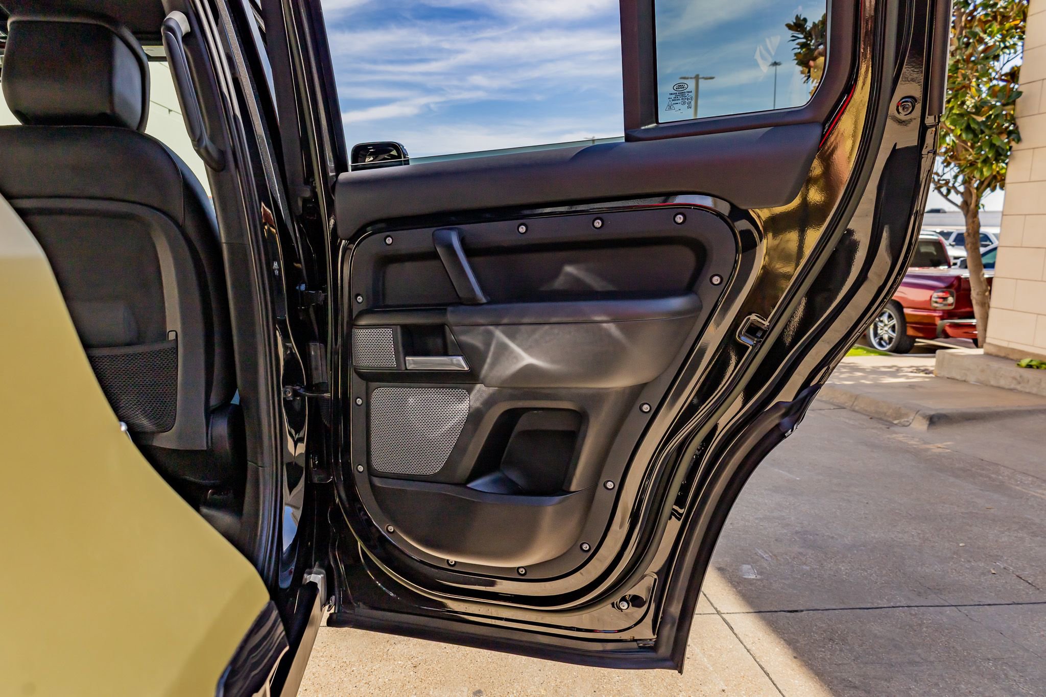 Used 2023 Land Rover Defender 110 V8 image 37