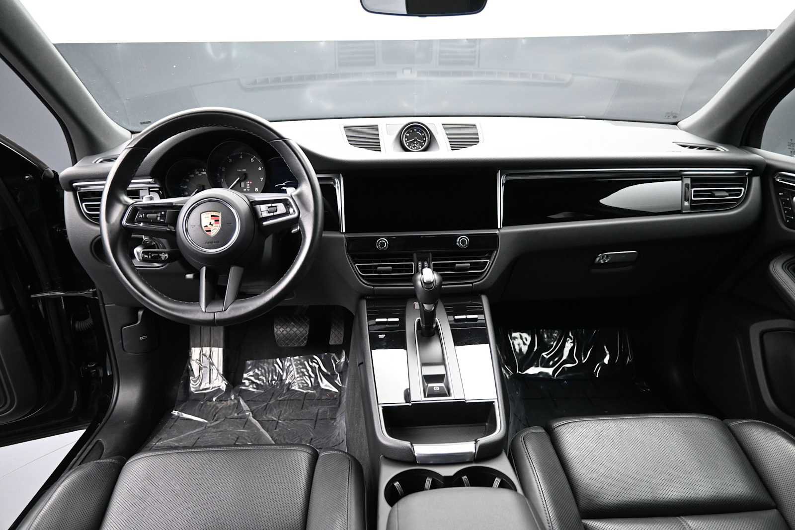 Certified 2024 Porsche Macan AWD/4WD image 6