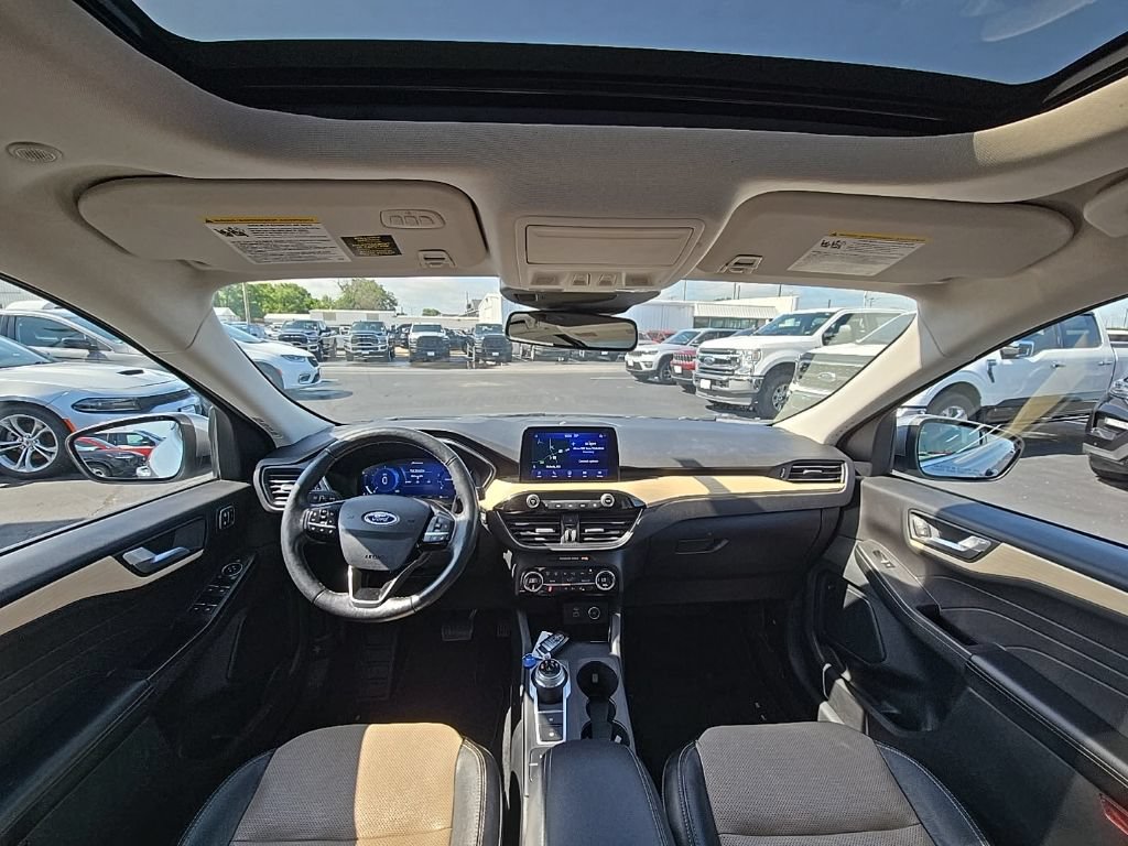 Used 2021 Ford Escape Titanium w/ Titanium Elite Package AWD/4WD image 2