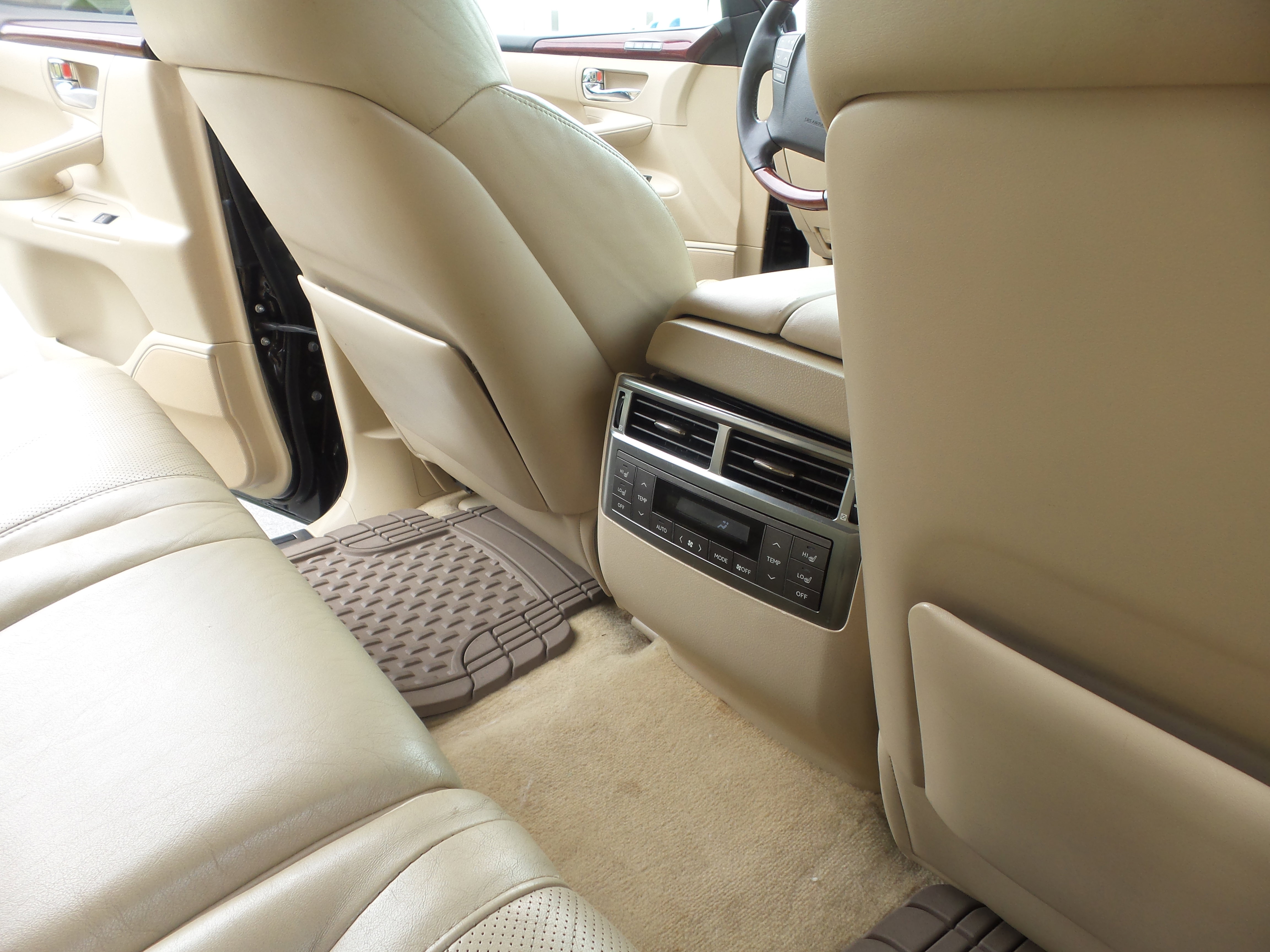 Used 2011 Lexus LX 570 4WD image 47